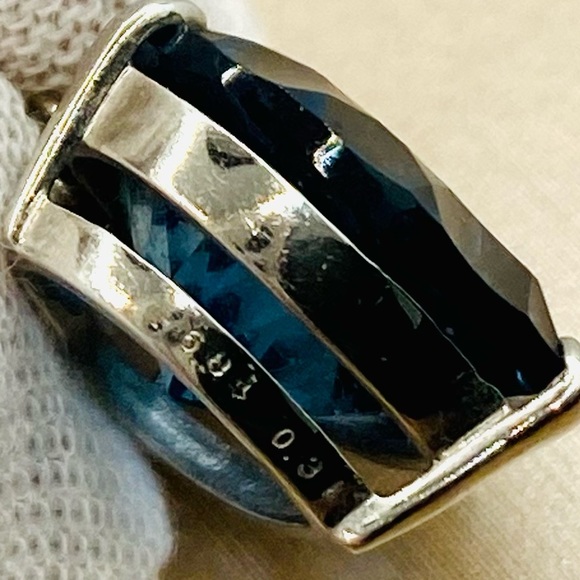 EUC Platinum Natural London Blue Topaz Heart Necklace w/ Diamond Accents - Picture 14 of 17